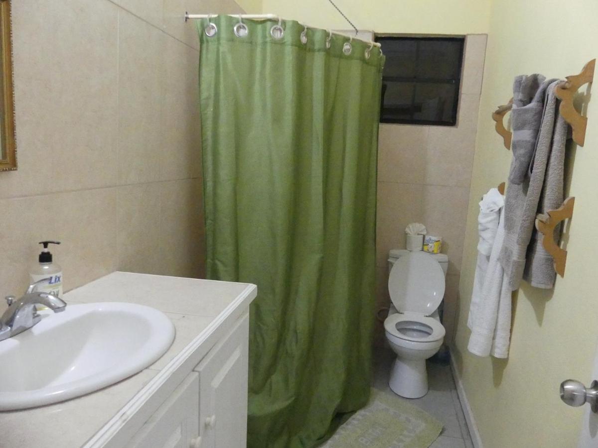 Southern Haven Guesthouse Laborie Ngoại thất bức ảnh