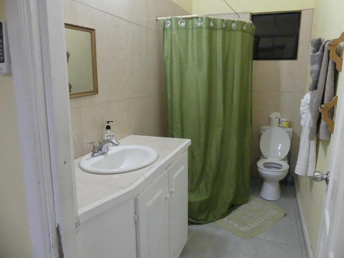 Southern Haven Guesthouse Laborie Ngoại thất bức ảnh