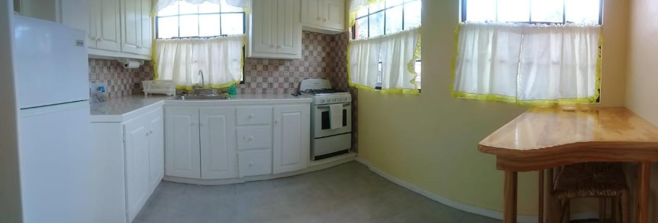 Southern Haven Guesthouse Laborie Ngoại thất bức ảnh