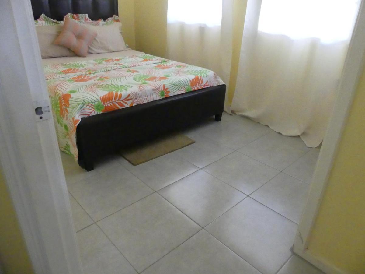 Southern Haven Guesthouse Laborie Ngoại thất bức ảnh